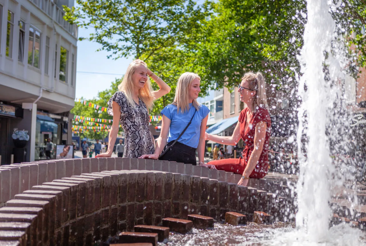 Mit Freunden am Ei van Ko im Sommer - Uit in Enschede