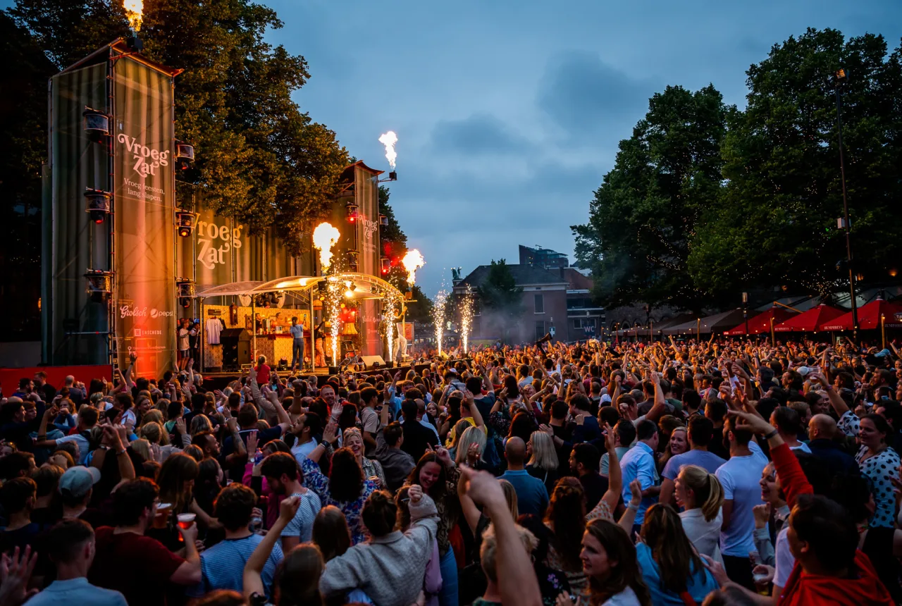 Grolsch Summer Sounds Vroeg Zat Enschede - Uit in Enschede