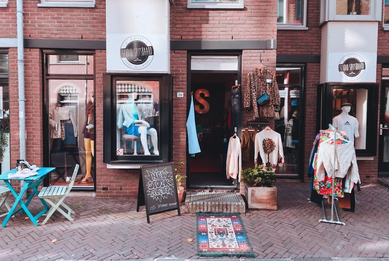 SPITS Vintage in Enschede van buiten - Uit in Enschede