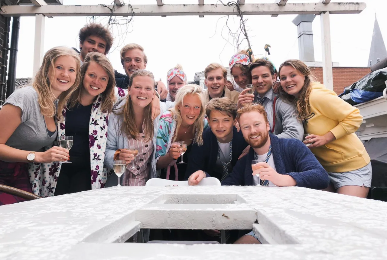 groep studenten enschede - Uit in Enschede