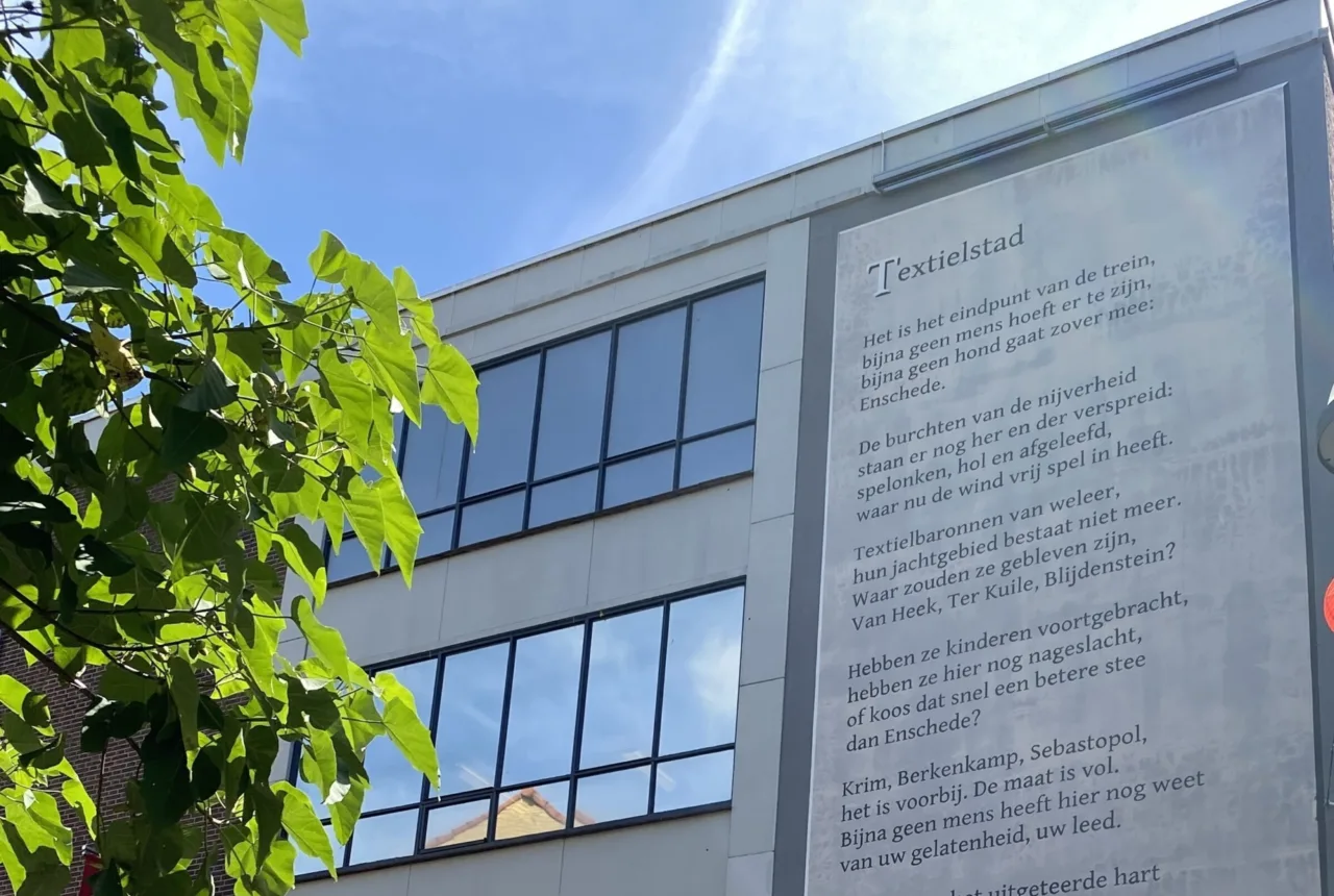 Boekhandel Broekhuis Enschede - Gedicht Willem Wilmink - Uit in Enschede