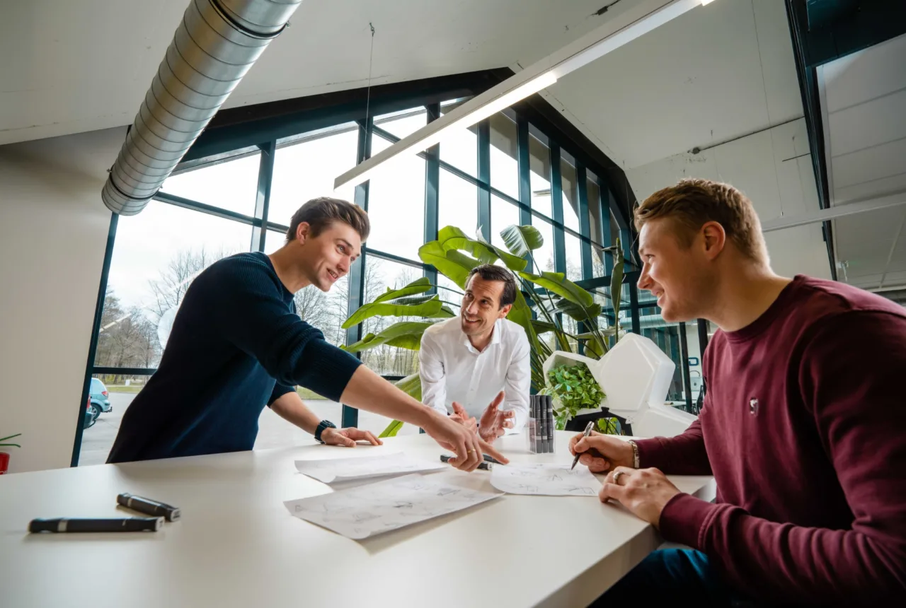 Studenten, overleg, kantoor, Enschede - Uit in Enschede