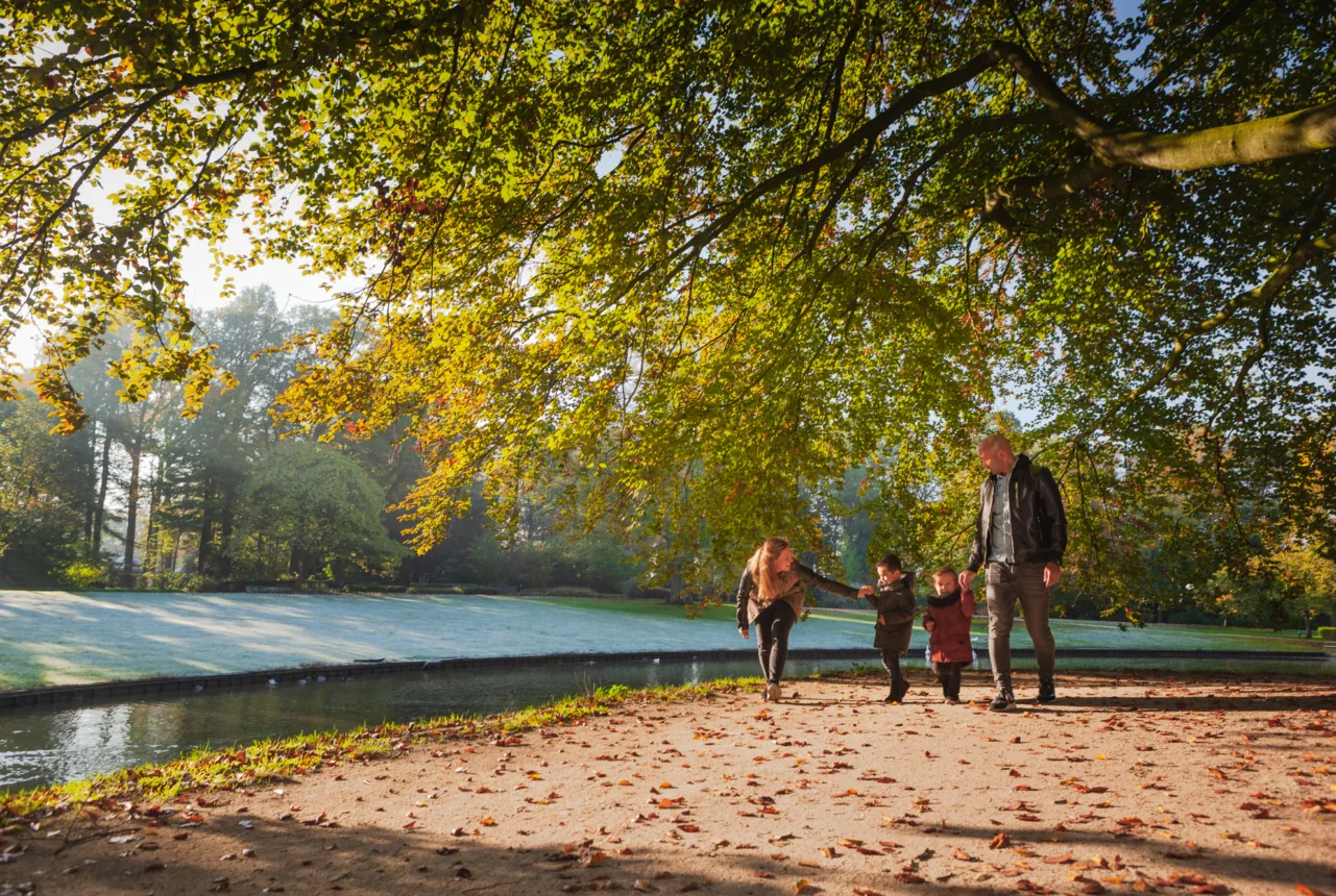 Spazieren mit Kindern im herbstlichen Enschede - Uit in Enschede