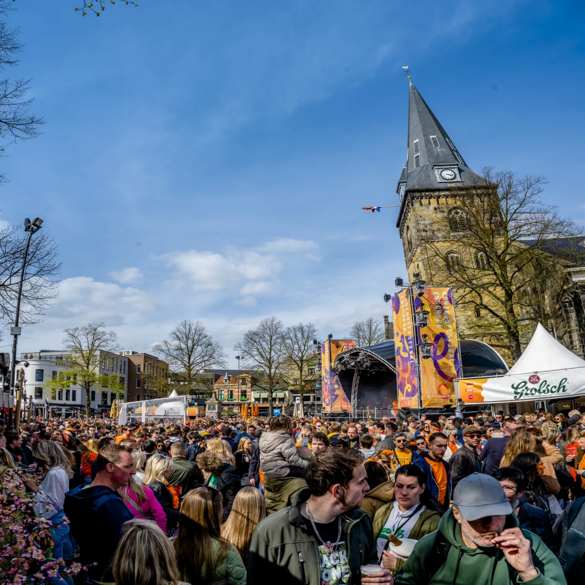 Koningsfestival Enschede 2023 op de Oude Markt - Uit in Enschede