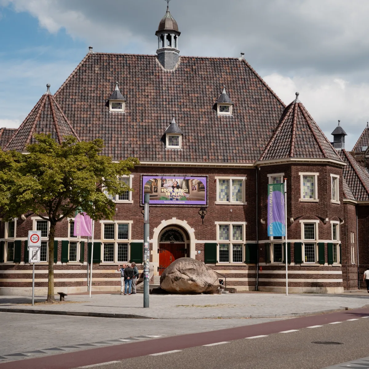 Het Rijksmuseum Twenthe in Enschede. - Uit in Enschede