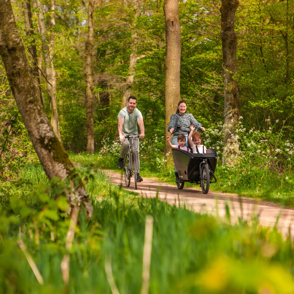 Mit der Familie auf dem Rad unterwegs in der grünen Natur von Enschede - Uit in Enschede
