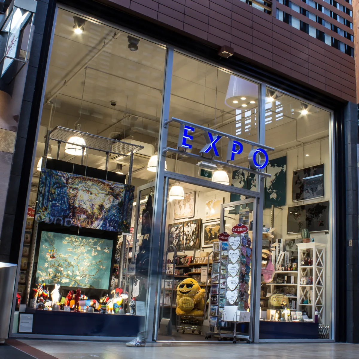 Buitenkant winkel Expo in de Klanderij winkelen Enschede - Uit in Enschede