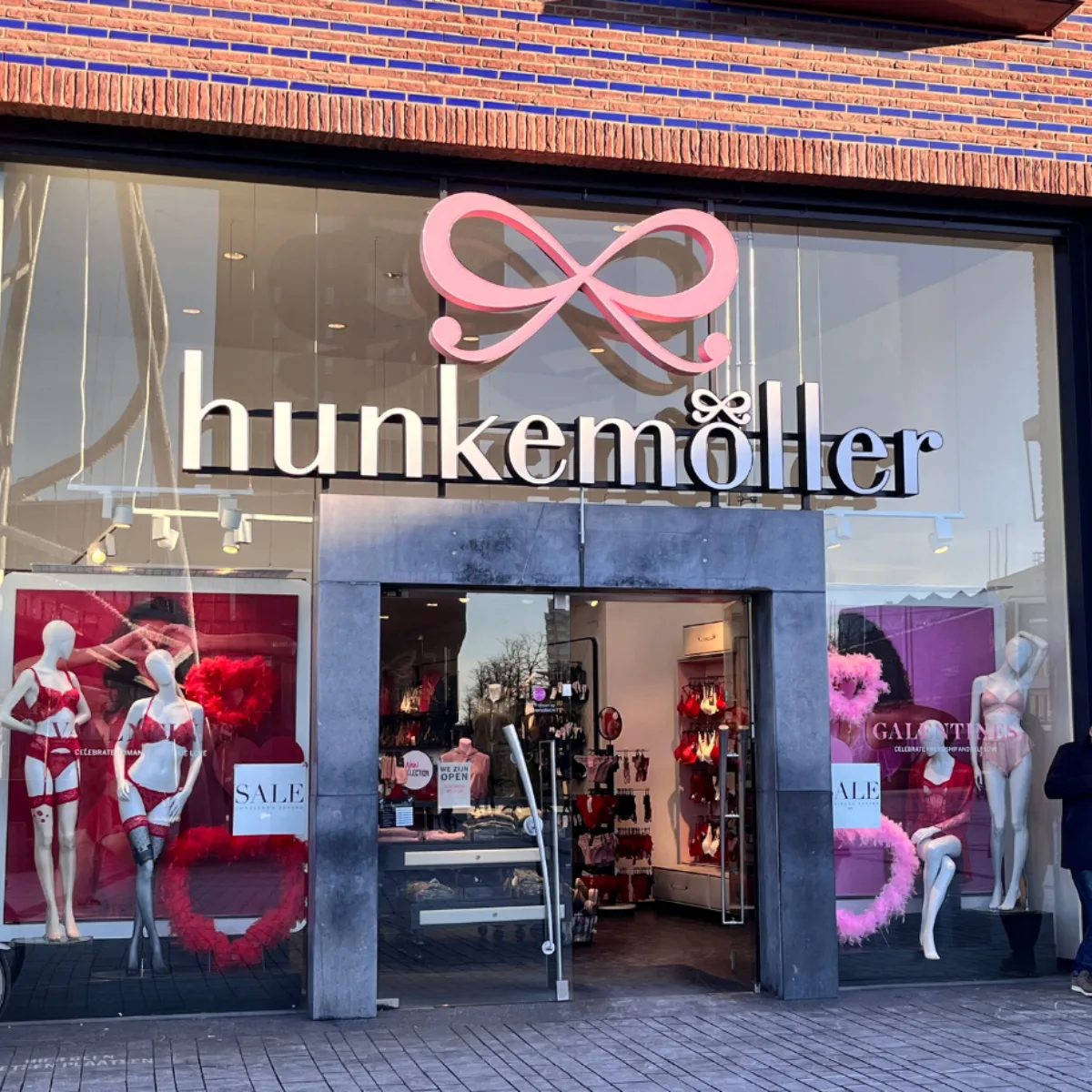 Buitenkant van de winkel Hunkemöller in Enschede - Uit in Enschede