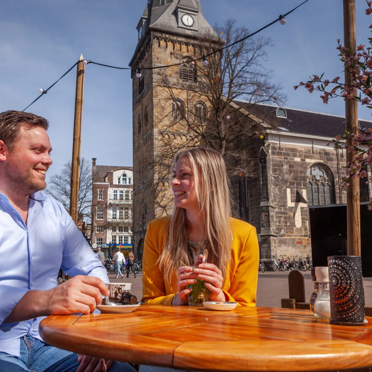 Terras Oude Markt Enschede stel Rob Baas - Uit in Enschede