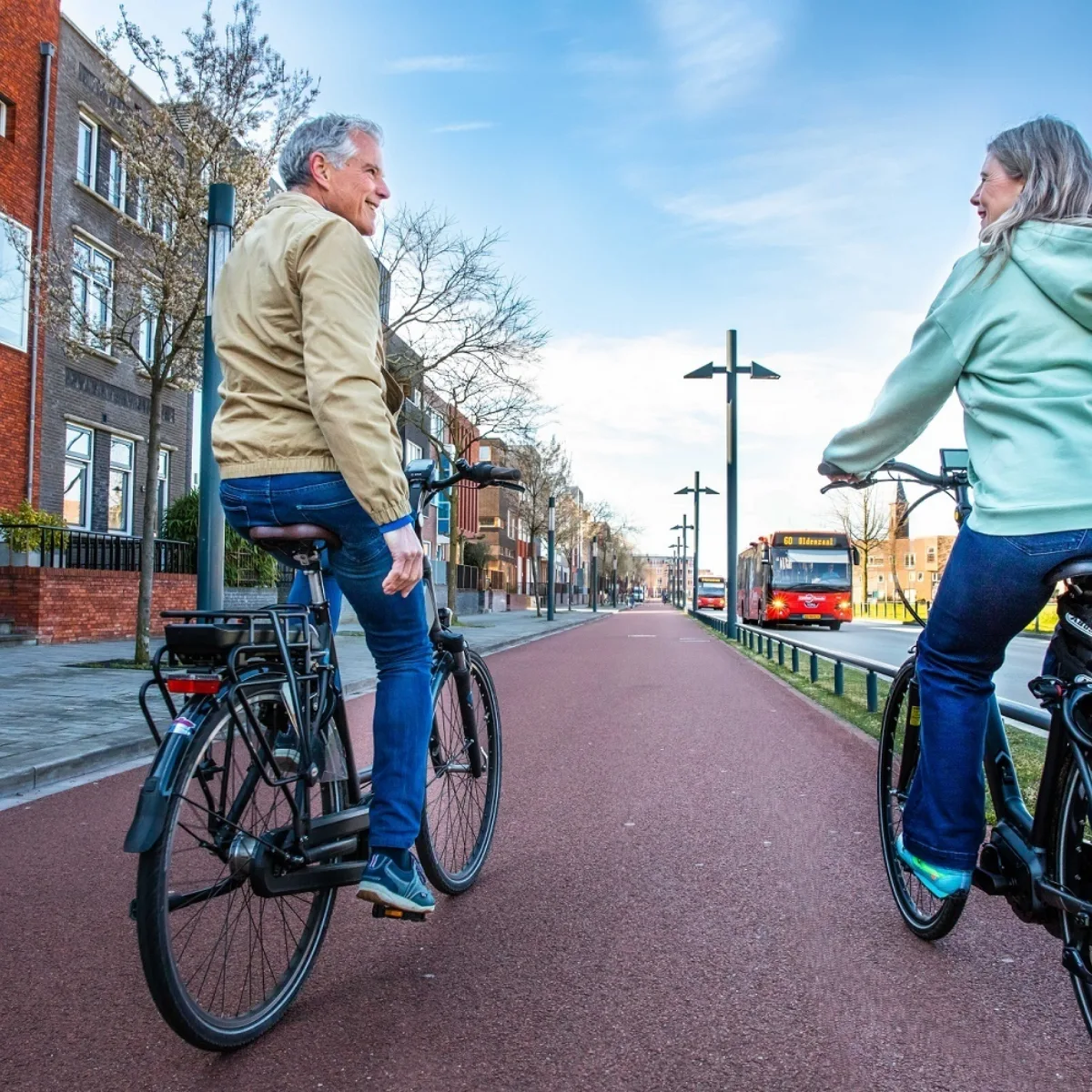 Roombeek Lonnekerspoorlaan liggend klein - Uit in Enschede