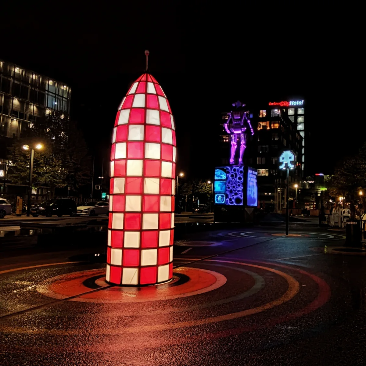 Stationsplein Robot Raket Spacebar Enschede - Uit in Enschede