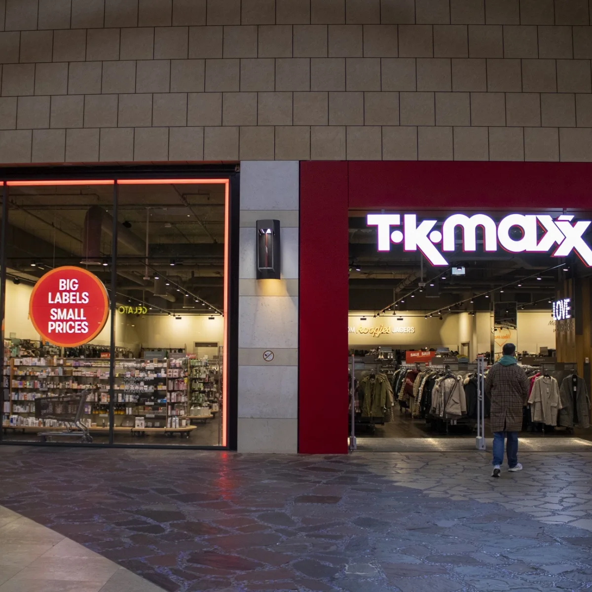 Voorkant pand TK Maxx in de Klanderij Twentec te Enschede - Uit in Enschede