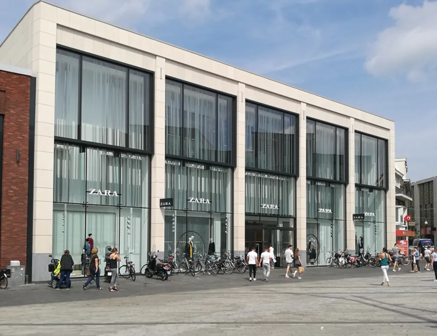 Außenansicht von Zara am Van Heekplein in Enschede - Uit in Enschede