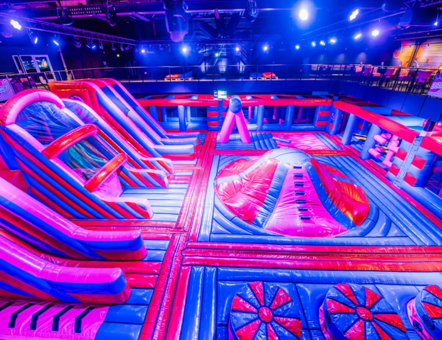 Luftkissen im Bounce Valley in Enschede - Uit in Enschede