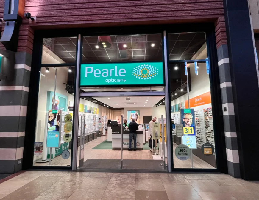 Außenansicht von Pearle Opticien im Einkaufszentrum De Klanderij in Enschede - Uit in Enschede