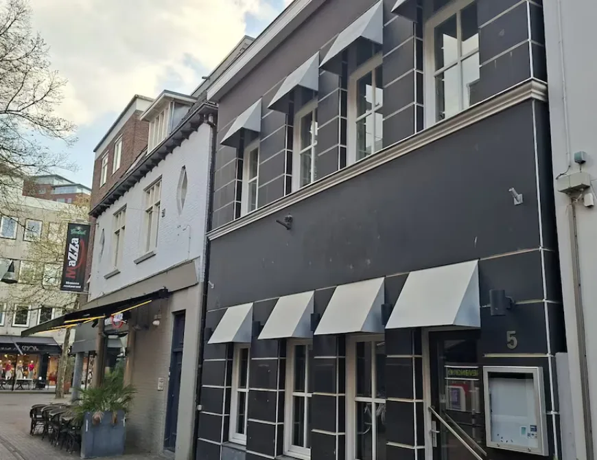  - Uit in Enschede