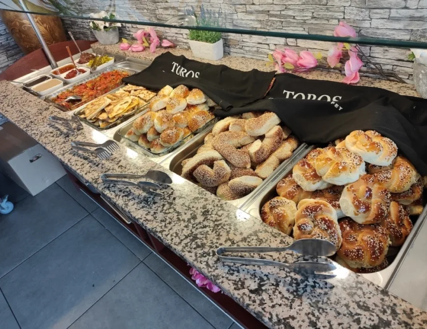 Frühstücksbüffet bei Toros in Enschede - Uit in Enschede