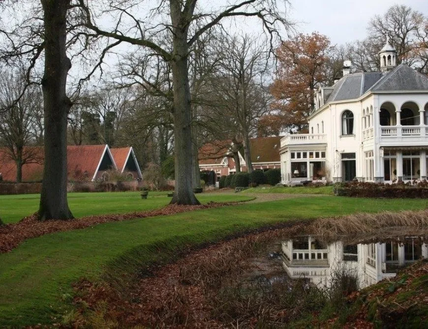 Villa auf dem Landgut Het Stroot in Enschede mit kleinem Teich - Uit in Enschede