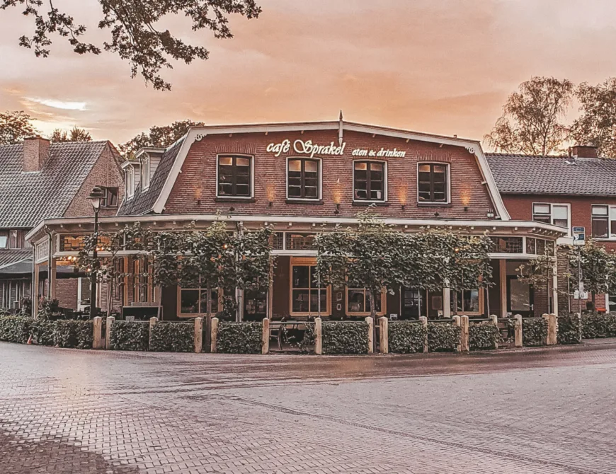 Buitenkant van café Sprakel in Enschede - Uit in Enschede