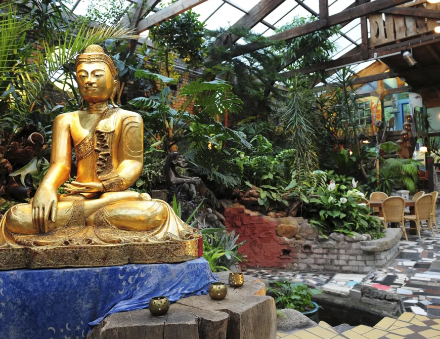 Buddha bij Restaurant het Paradijs in Enschede - Uit in Enschede