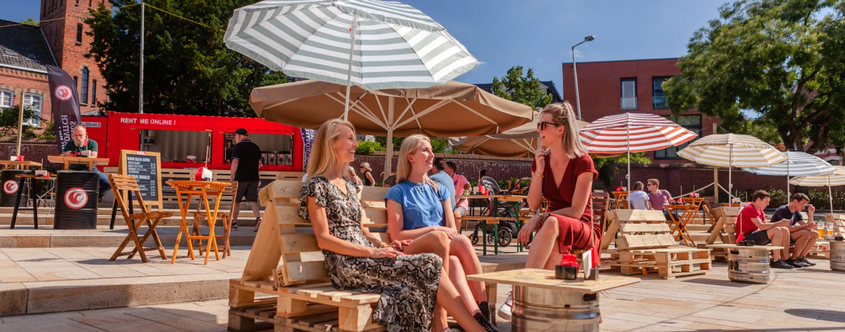 Im Sommer mit den Mädels in Enschede - Uit in Enschede